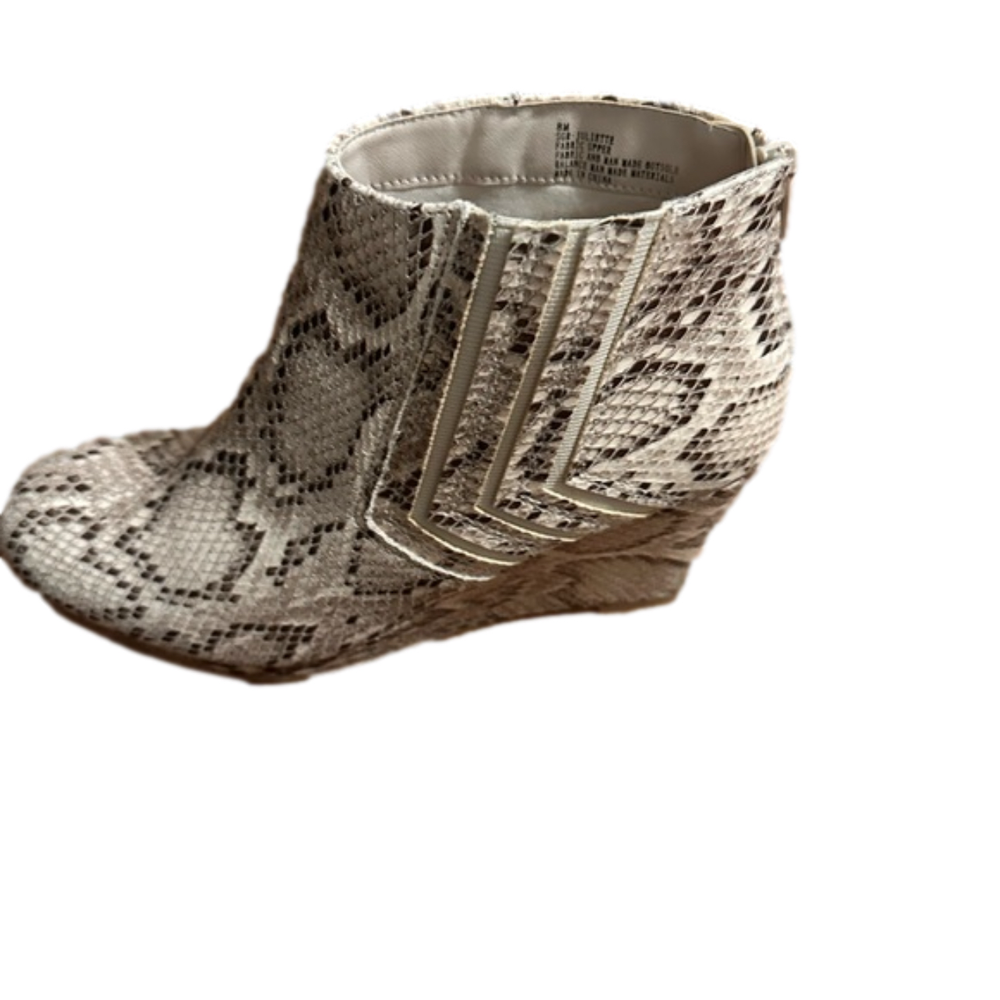 NWT   BELK SUGAR BOOTIES SIZE 8